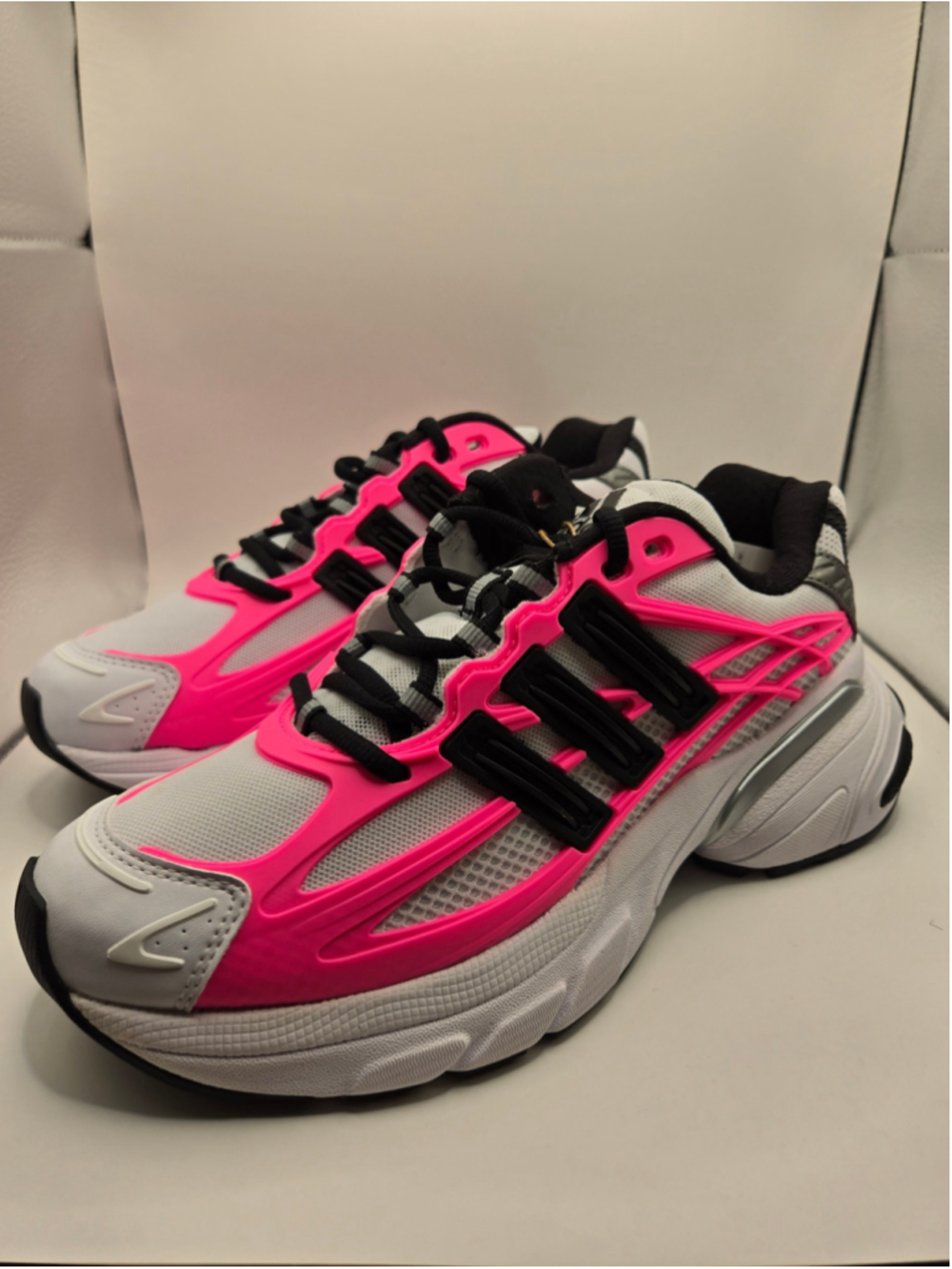 Women's Adidas Adistar XLG 2.0 Sneakers White Pink Black Size 8.5